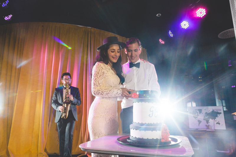 slicing wedding cake