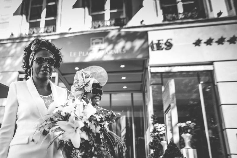 la mariée devant l'hotel le place d'Armes de luxembourg ville