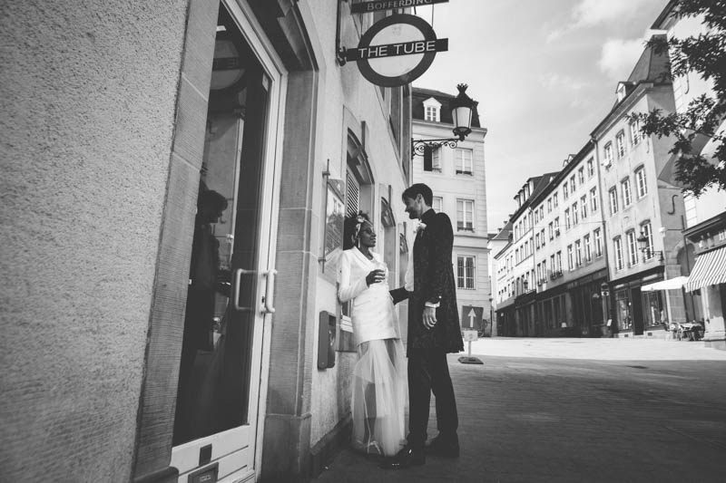 42 les mariés devant le bar the Tube a luxembourg