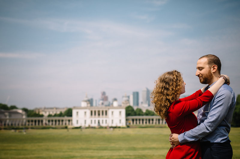 engagement session in front of greenwich museum