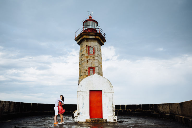 engagement photo session at Felgueiras lighthouse