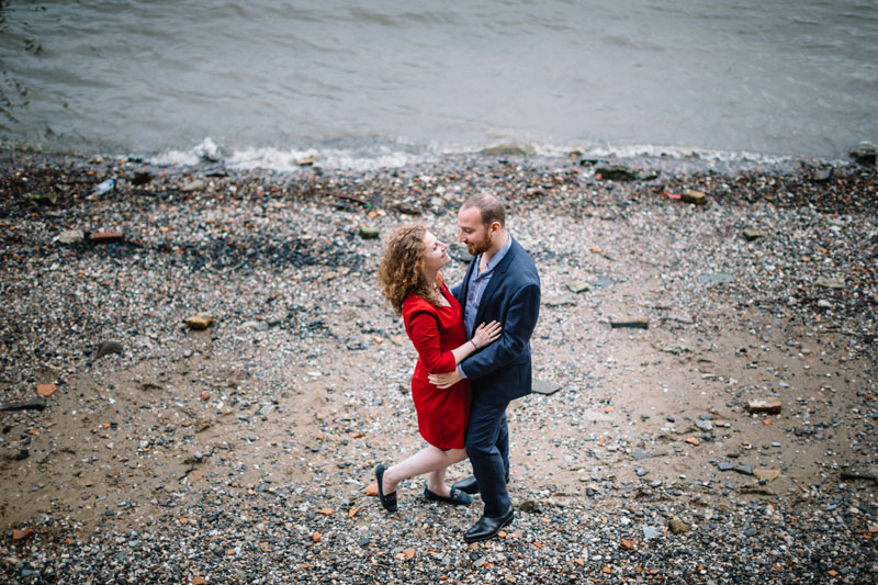 couple kissing on the Thames river bank