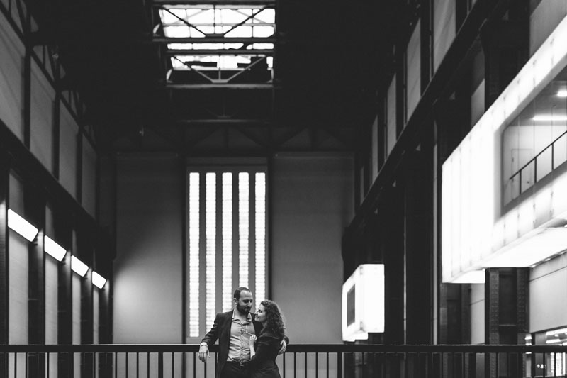 black and white photo of engaged couple inside the Tate museum