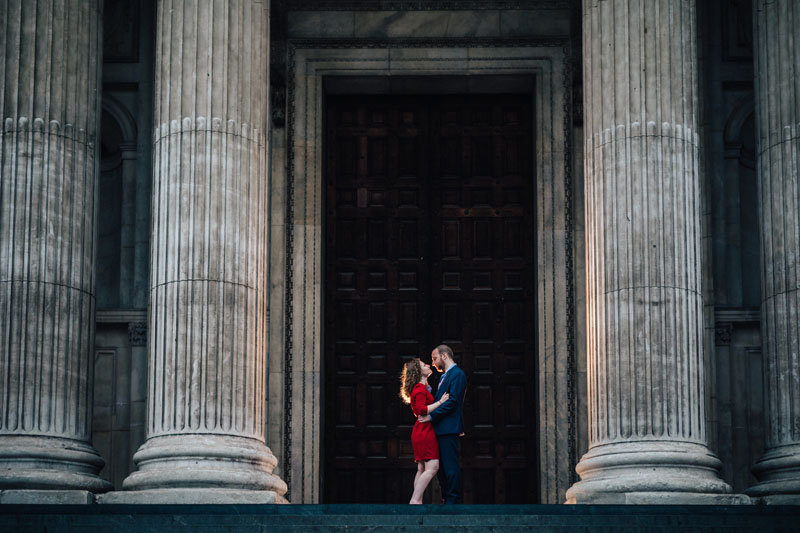 couple posing at Saint Paul Cathedral