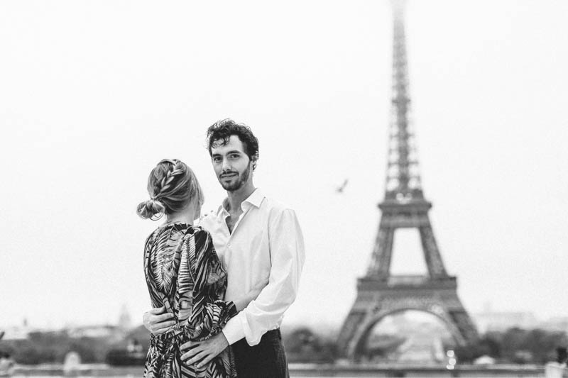 parisian couple in front of eiffel tower