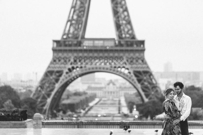 couple posing on trocadero in front of eiffel tower