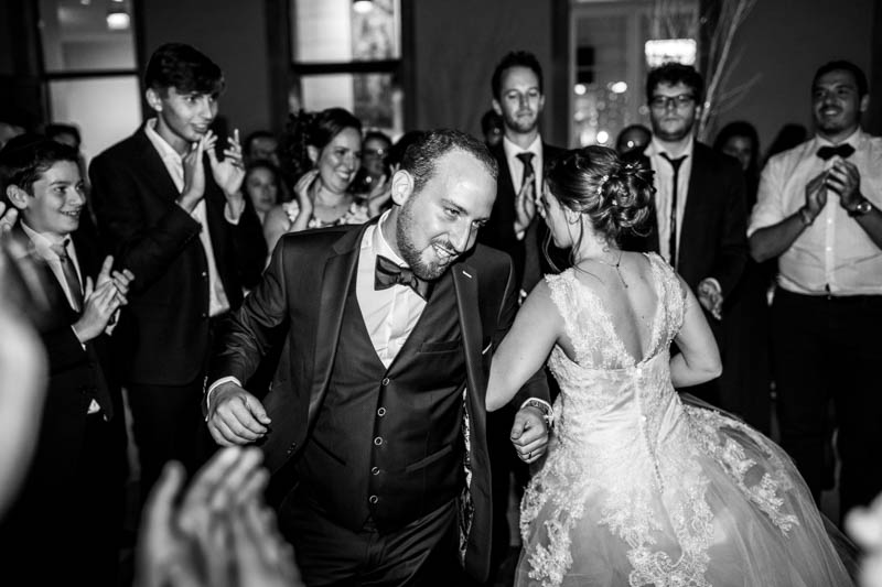 les mariés dansent