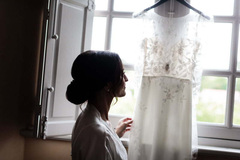 10 bride looks at wedding dress